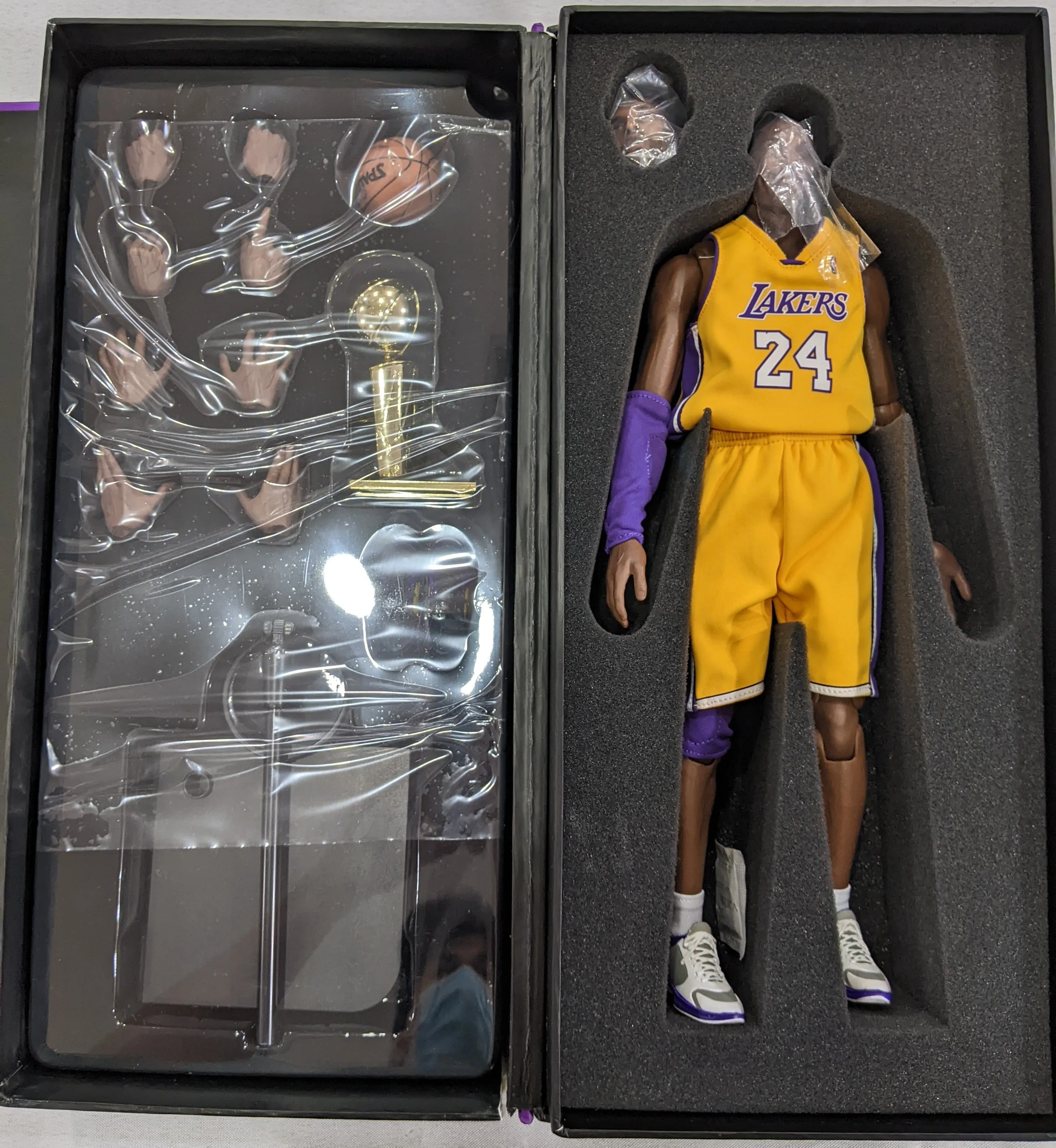 Enterbay Real Masterpieces 1/6 NBA Los Angeles Lakers Kobe Bryant Sixth Scale Action Figure *Open Box*