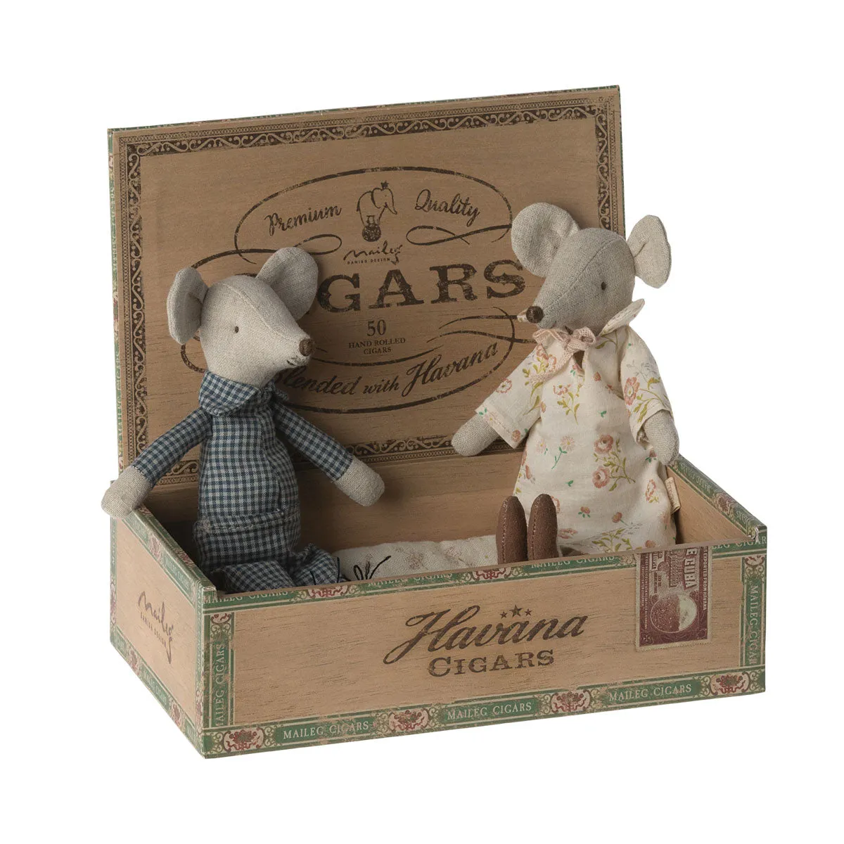 Grandma and Grandpa Mice in Cigarbox